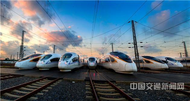 FwY(qing)(gu)} Ї(gu)70F·ͨl(f)չɾ;C